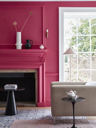 Bright pink living room in Leather colour